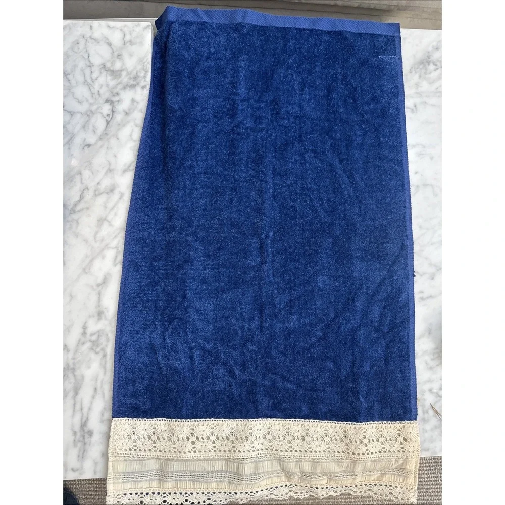 VTG The Bathworks 7 Piece Towel Set Navy Cream Crochet Lace Band USA
